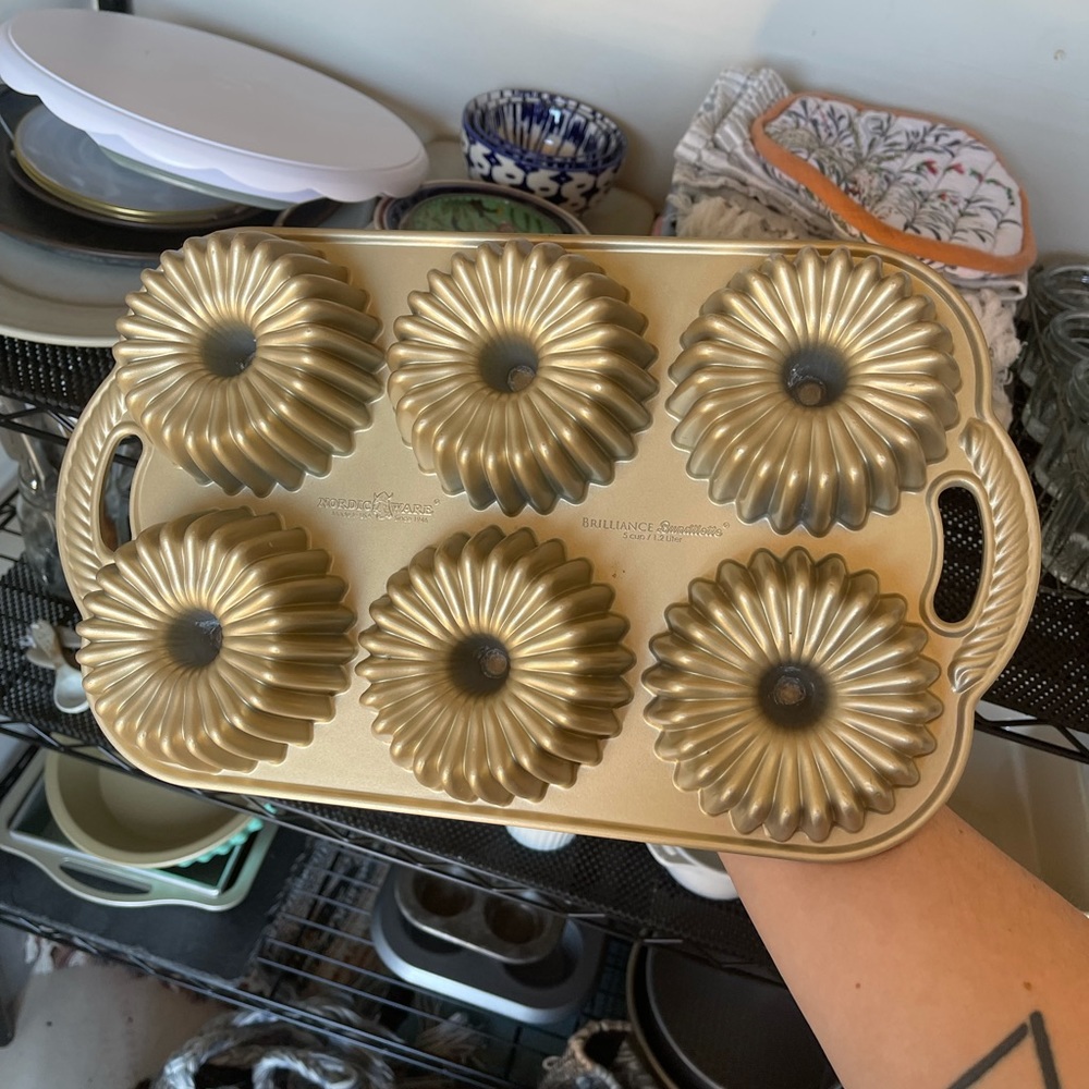 Brilliance Nordic Ware cakelet pan